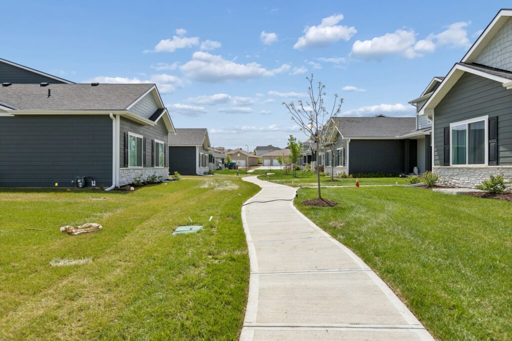 3-web-or-mls-8793 - 7805 N 167th Ave_003