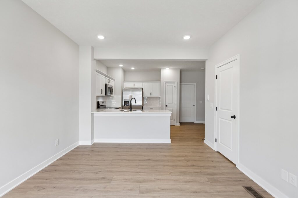 4-web-or-mls-8793 - 7805 N 167th Ave_004