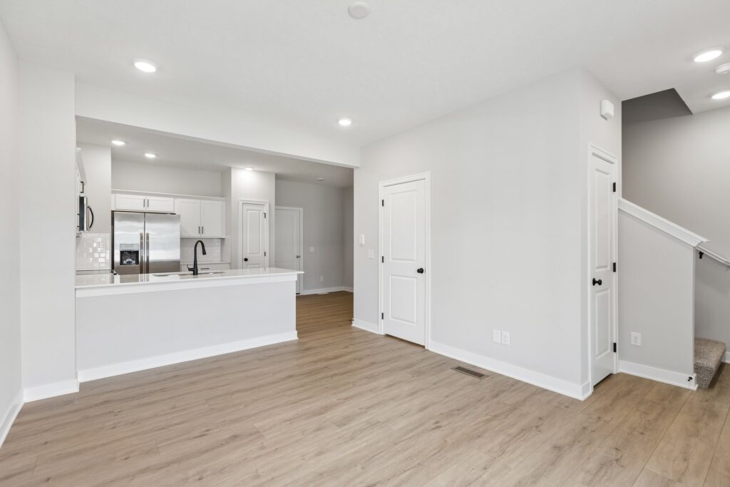 5-web-or-mls-8793 - 7805 N 167th Ave_005