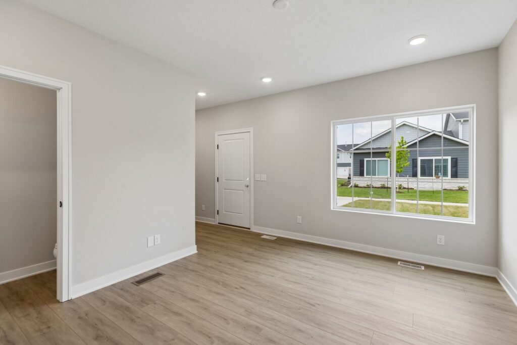 6-web-or-mls-8793 - 7805 N 167th Ave_006