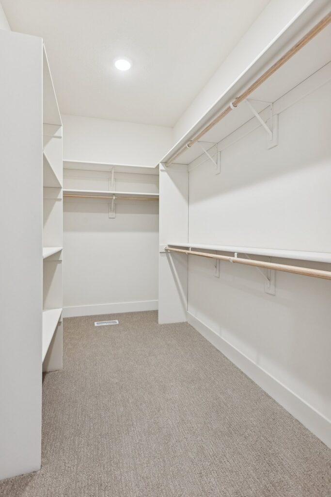 16-web-or-mls-8042 - 11121 N 162nd Cir_016