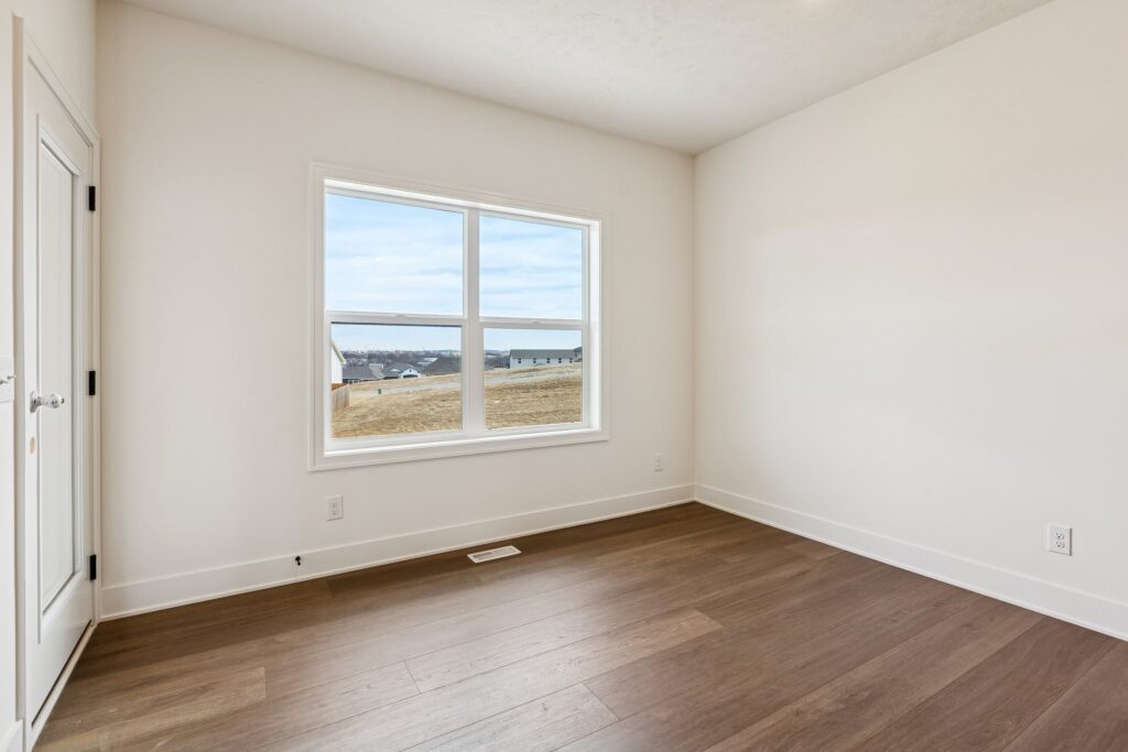 17-web-or-mls-8042 - 11121 N 162nd Cir_017