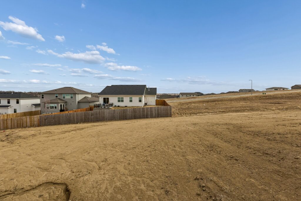 30-web-or-mls-8042 - 11121 N 162nd Cir_030