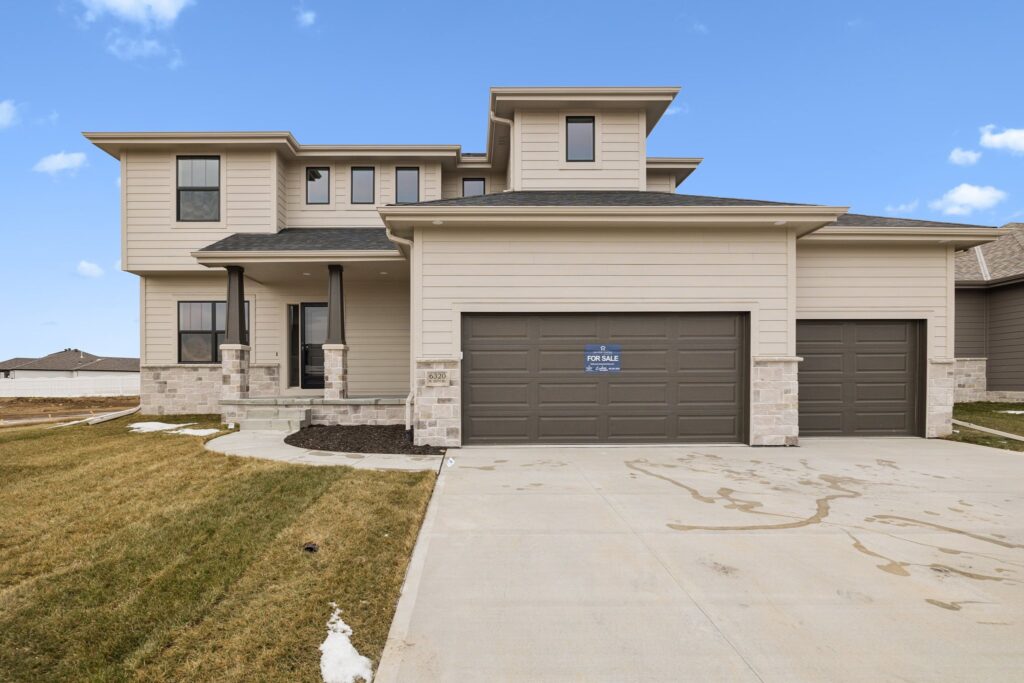 1-web-or-mls-7690 - 6320 N 207th St_001