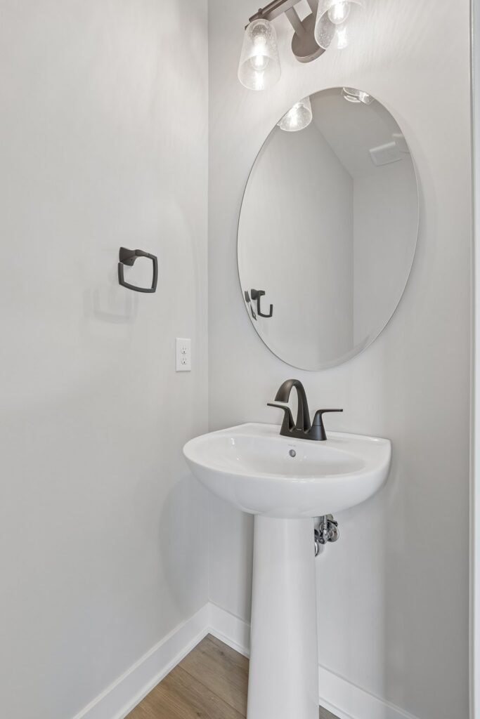 10-web-or-mls-9203 - 16004 Isabella St_022