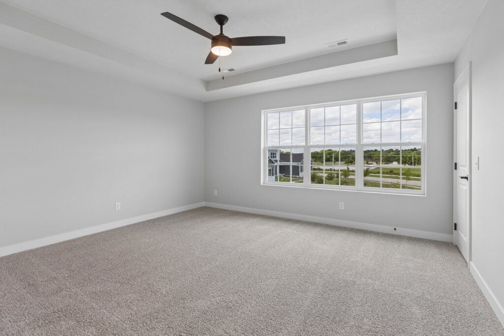 11-web-or-mls-9203 - 16004 Isabella St_009