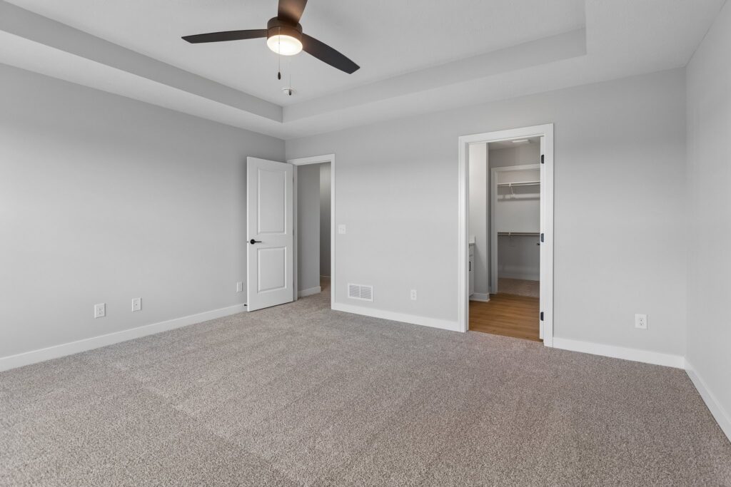 13-web-or-mls-9203 - 16004 Isabella St_010