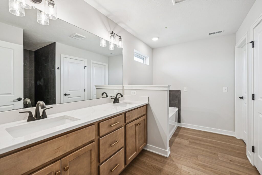 15-web-or-mls-7690 - 6320 N 207th St_015