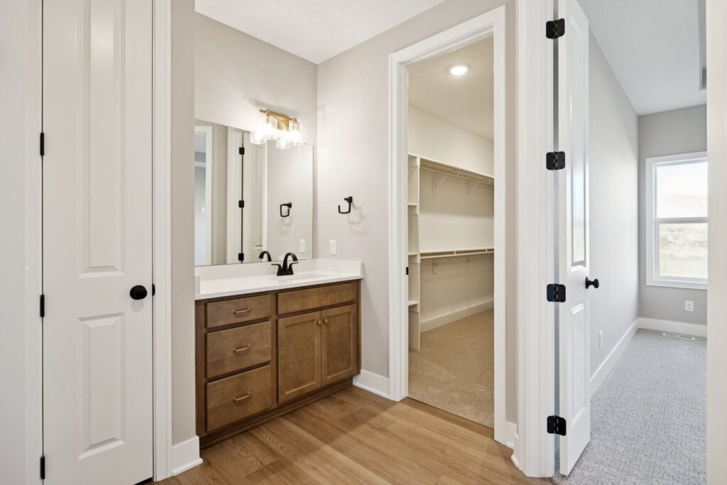 16-web-or-mls-7729 - 18410 Sycamore Dr_016