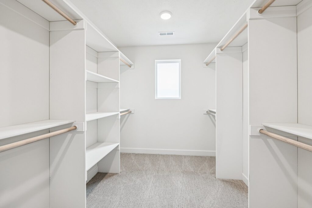 17-web-or-mls-7690 - 6320 N 207th St_017