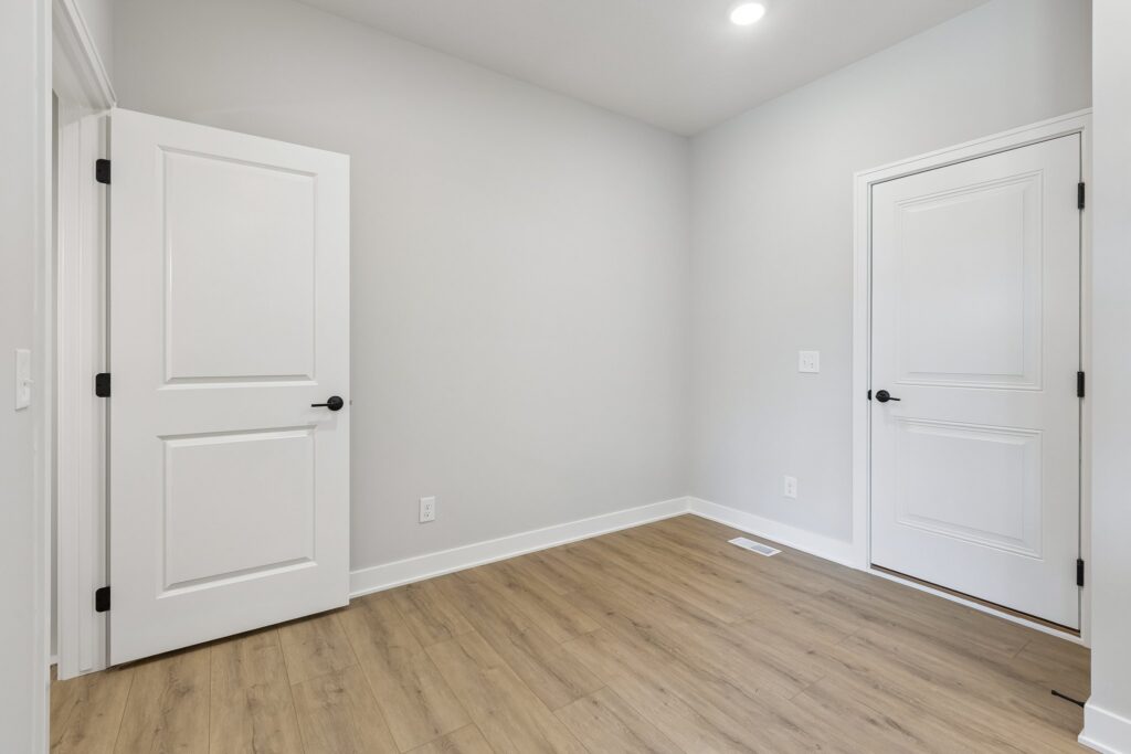 17-web-or-mls-9203 - 16004 Isabella St_014