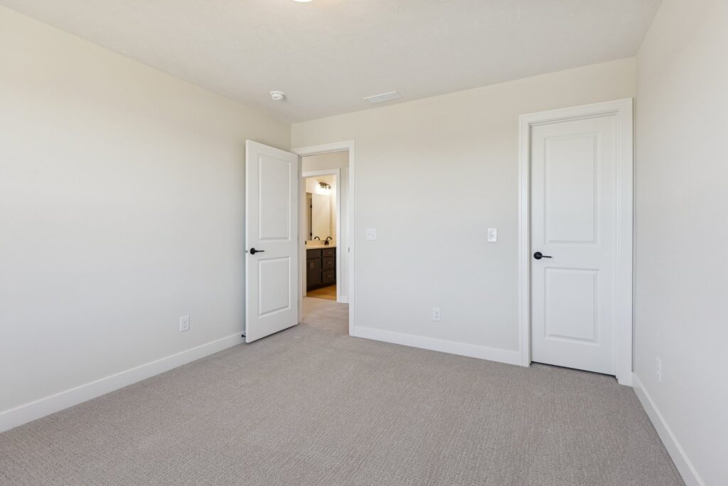 18-web-or-mls-8044 - 10908 N 159th Ave_018