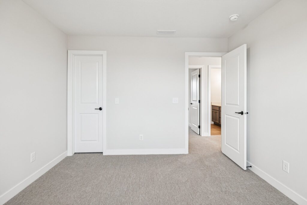 19-web-or-mls-7690 - 6320 N 207th St_019