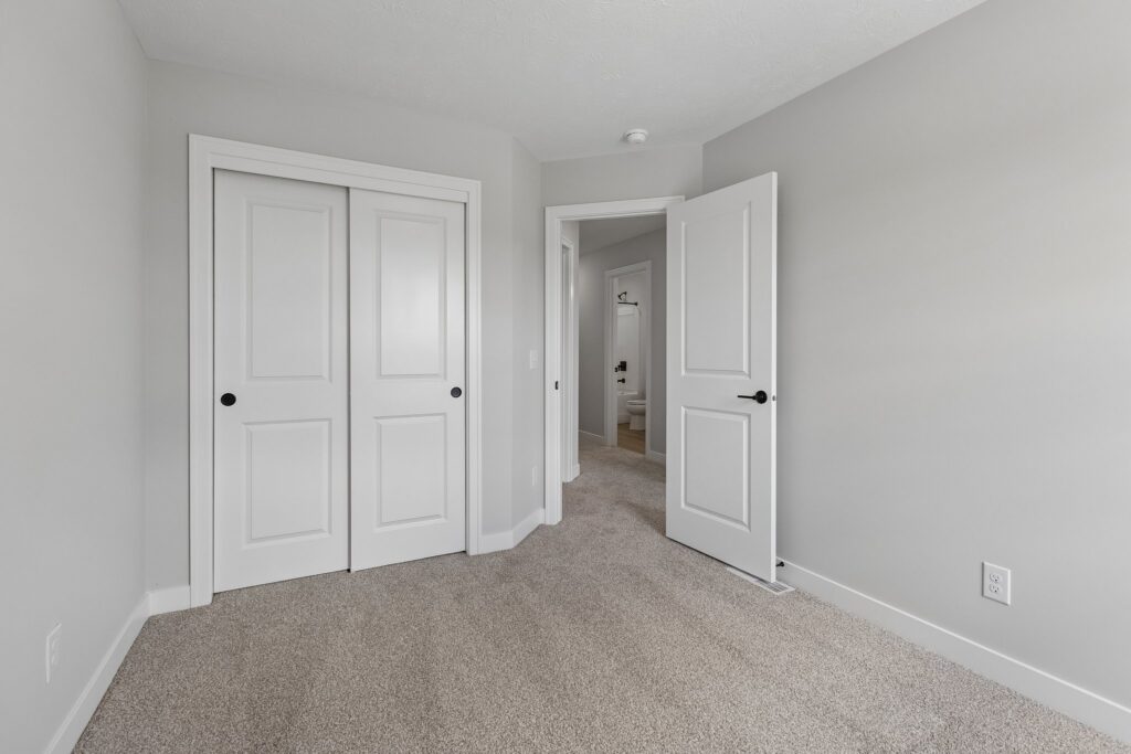 19-web-or-mls-9203 - 16004 Isabella St_018