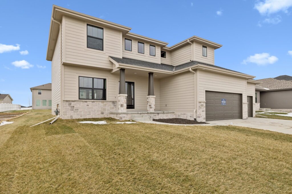 2-web-or-mls-7690 - 6320 N 207th St_002