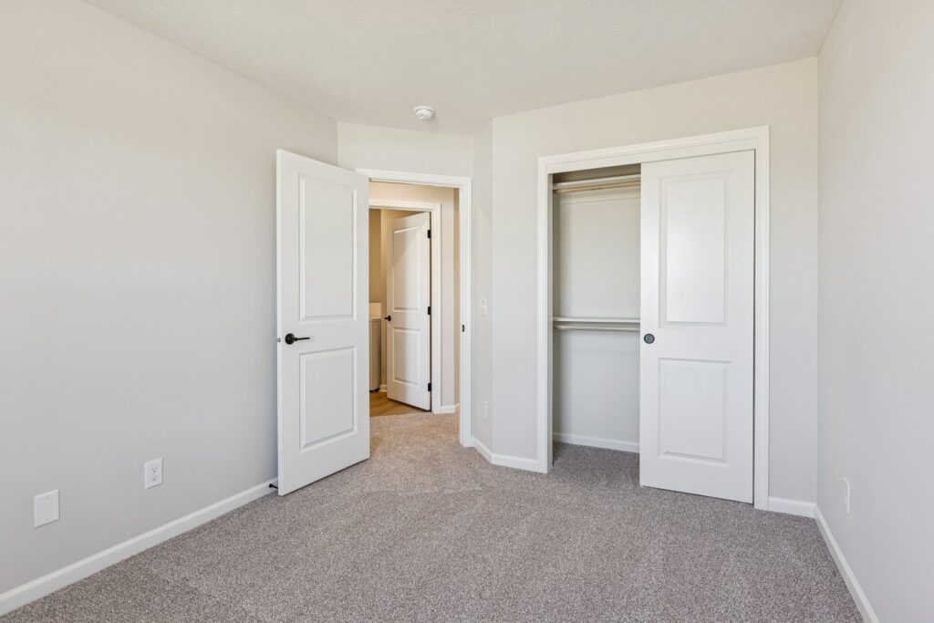 20-web-or-mls-7961 - 4715 E 21st Ave_020