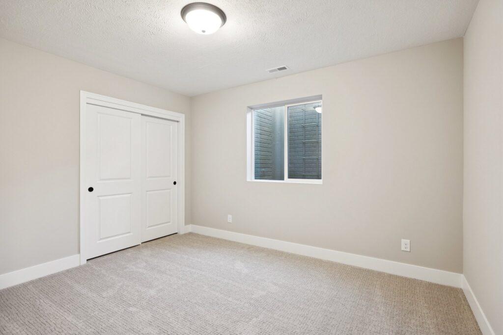 21-web-or-mls-7729 - 18410 Sycamore Dr_021