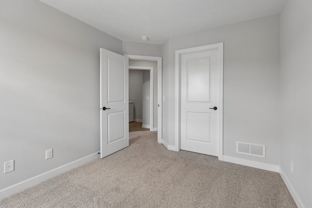 21-web-or-mls-9203 - 16004 Isabella St_020
