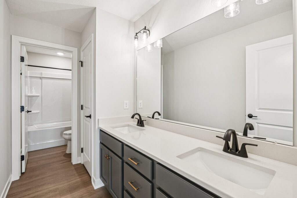 22-web-or-mls-7690 - 6320 N 207th St_022