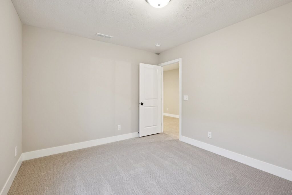 22-web-or-mls-7729 - 18410 Sycamore Dr_022