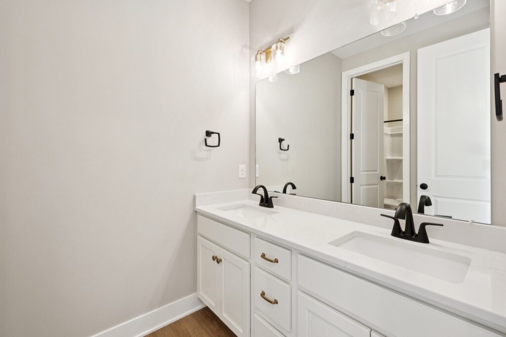 23-web-or-mls-7729 - 18410 Sycamore Dr_023