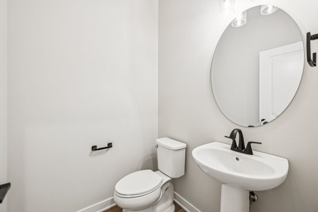 25-web-or-mls-7690 - 6320 N 207th St_025