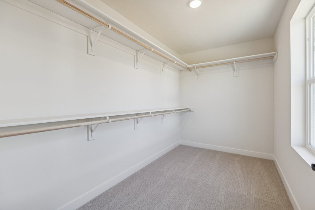 25-web-or-mls-8044 - 10908 N 159th Ave_025