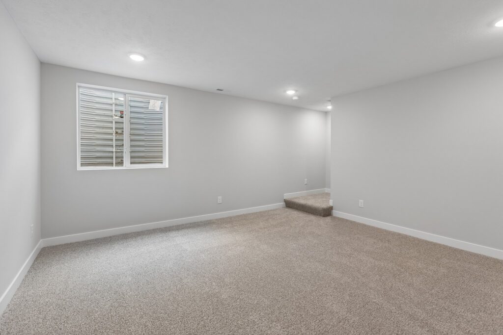 25-web-or-mls-9203 - 16004 Isabella St_016