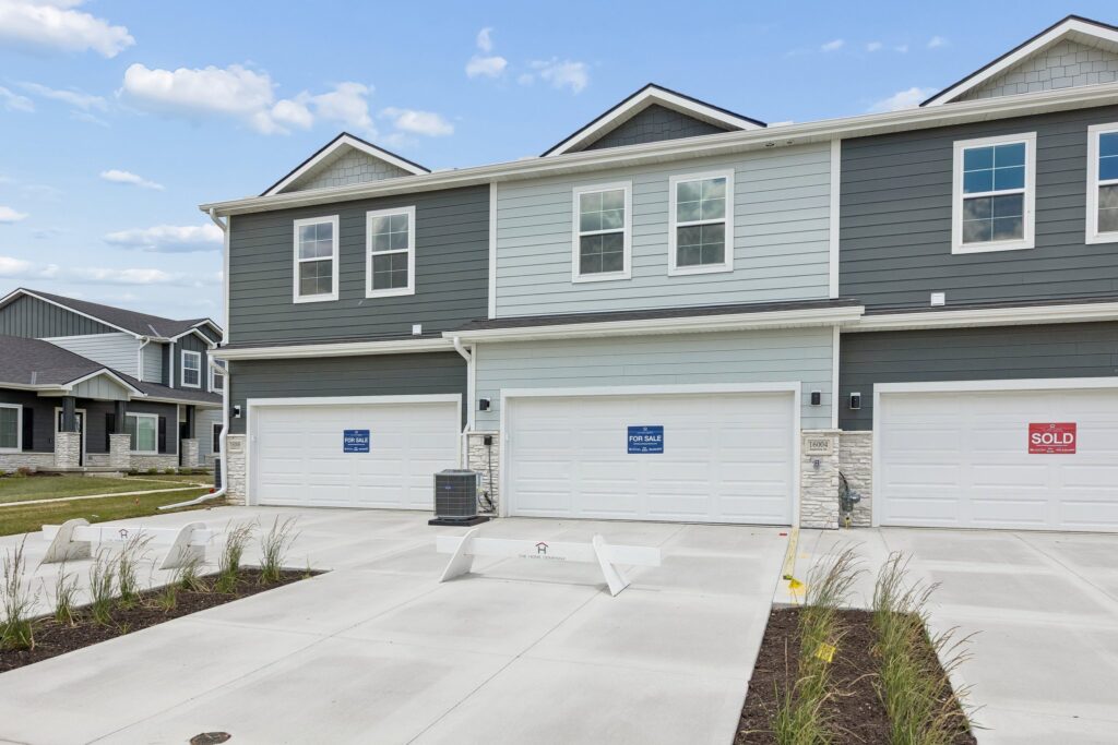 26-web-or-mls-9203 - 16004 Isabella St_024
