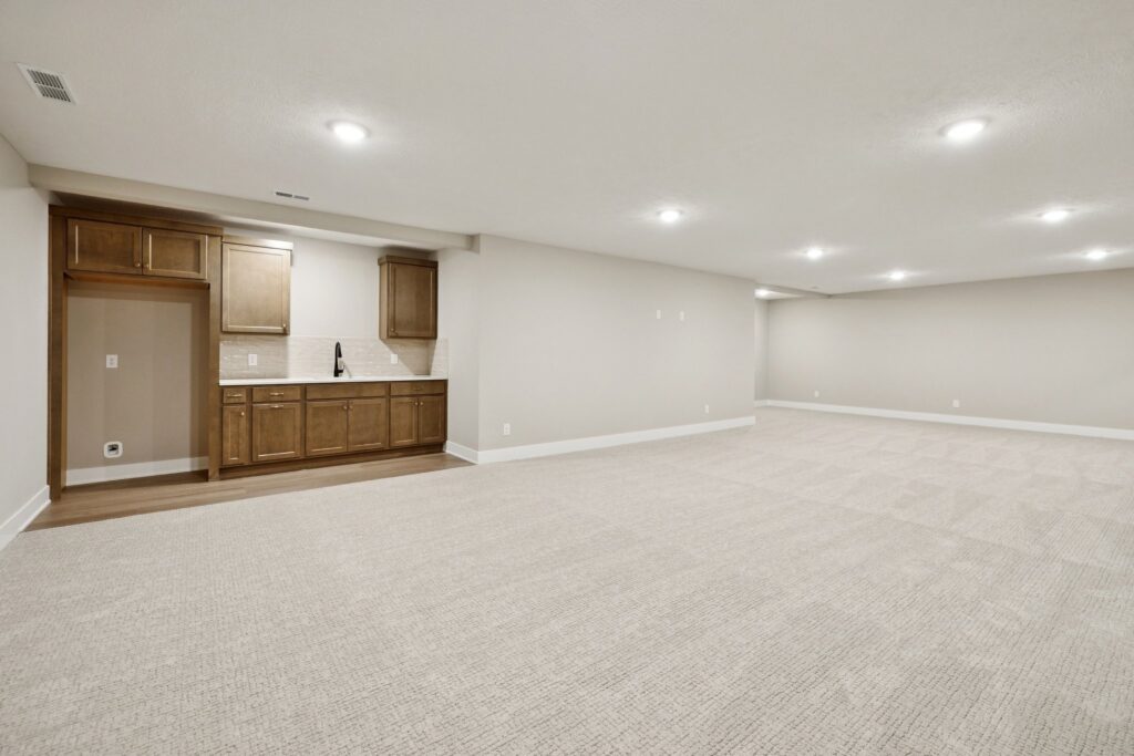 27-web-or-mls-7729 - 18410 Sycamore Dr_027