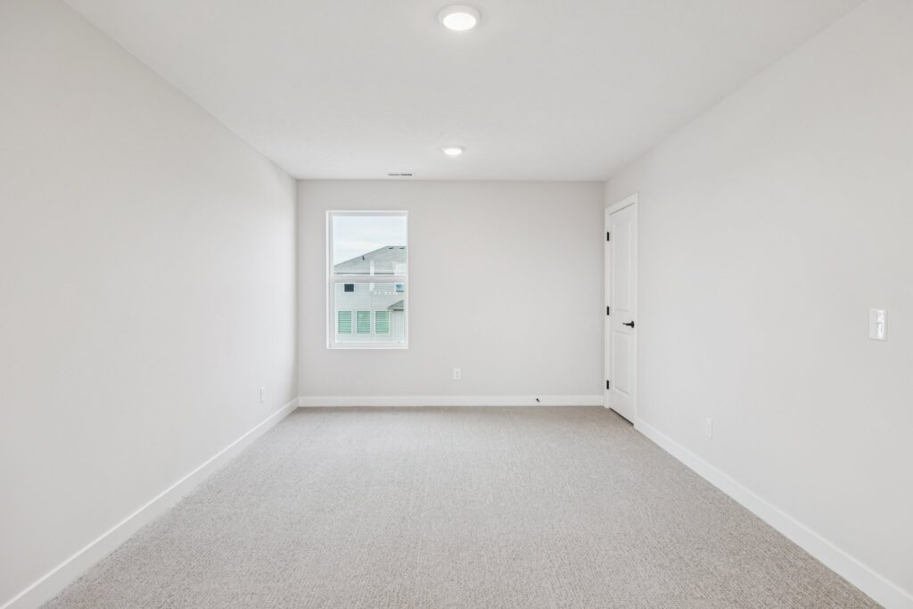 28-web-or-mls-7690 - 6320 N 207th St_028