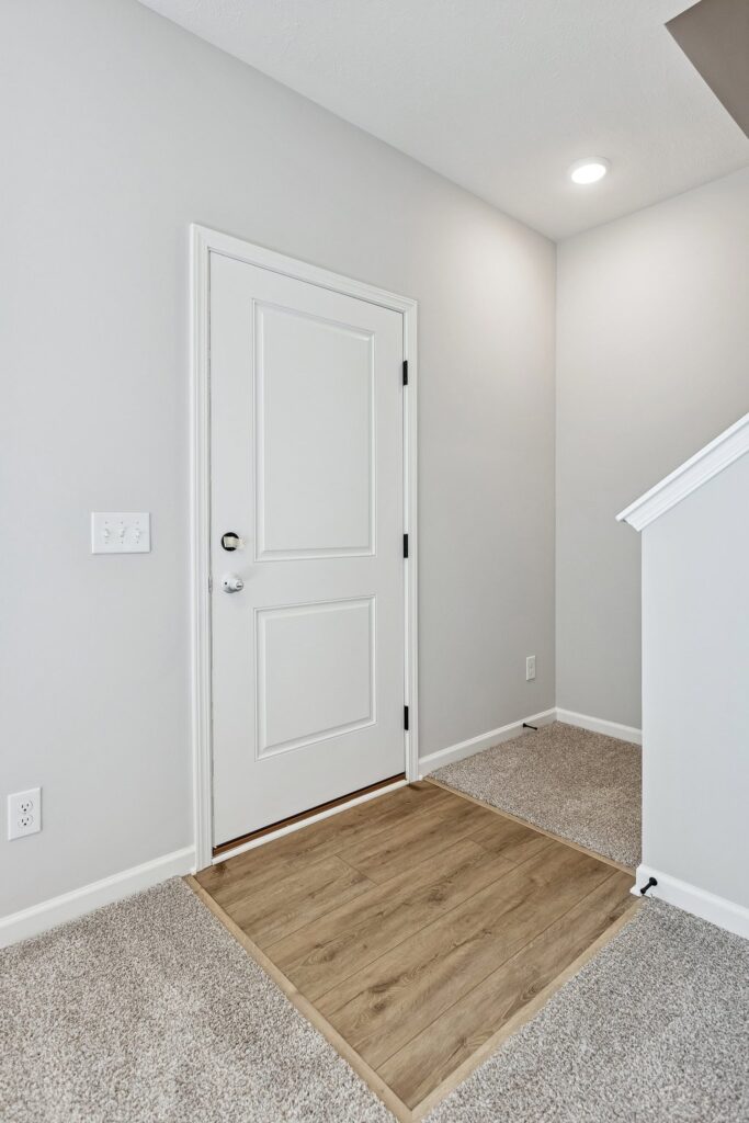 28-web-or-mls-7961 - 4715 E 21st Ave_003 (2)