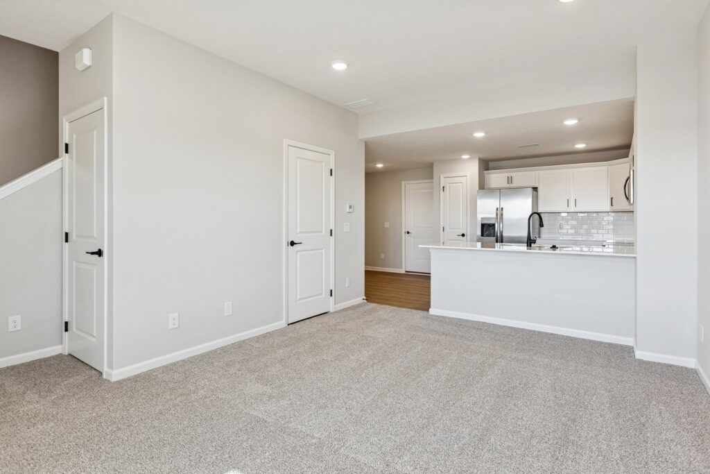 29-web-or-mls-7961 - 4715 E 21st Ave_004 (2)