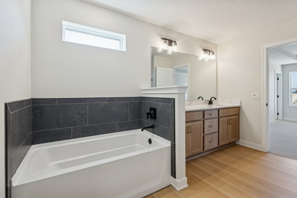 29-web-or-mls-8044 - 10908 N 159th Ave_029