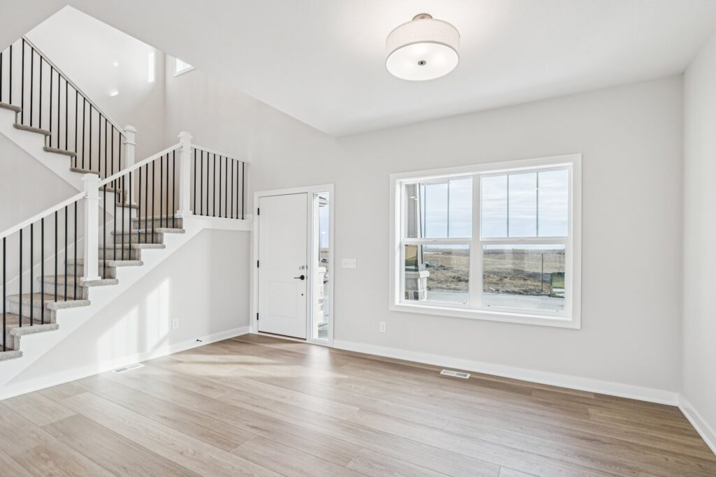 3-web-or-mls-7690 - 6320 N 207th St_003