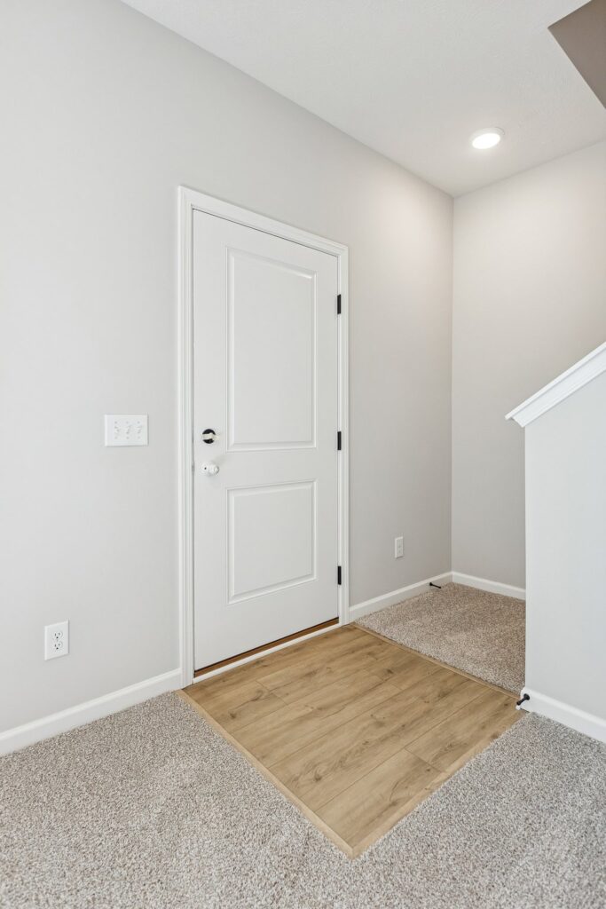 3-web-or-mls-7961 - 4715 E 21st Ave_003