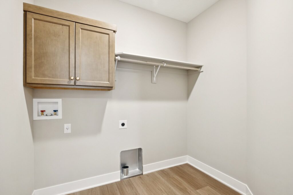 30-web-or-mls-7729 - 18410 Sycamore Dr_030