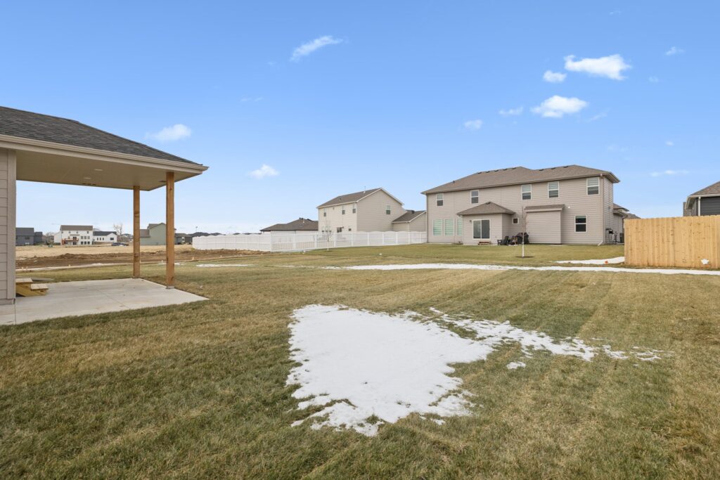 31-web-or-mls-7690 - 6320 N 207th St_031