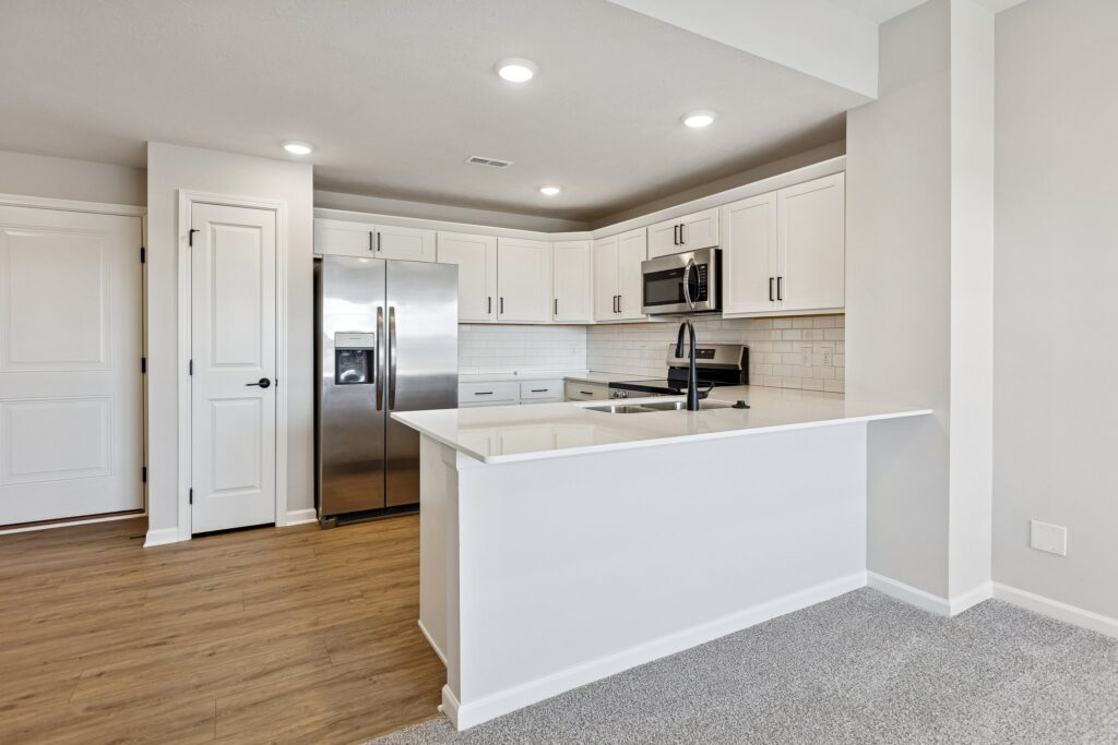 31-web-or-mls-7961 - 4715 E 21st Ave_006 (2)