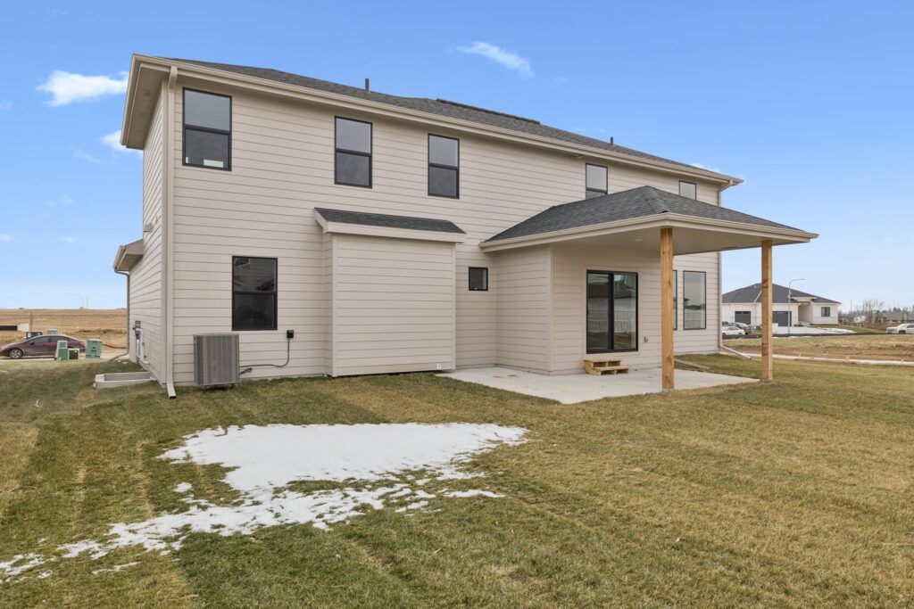 32-web-or-mls-7690 - 6320 N 207th St_032