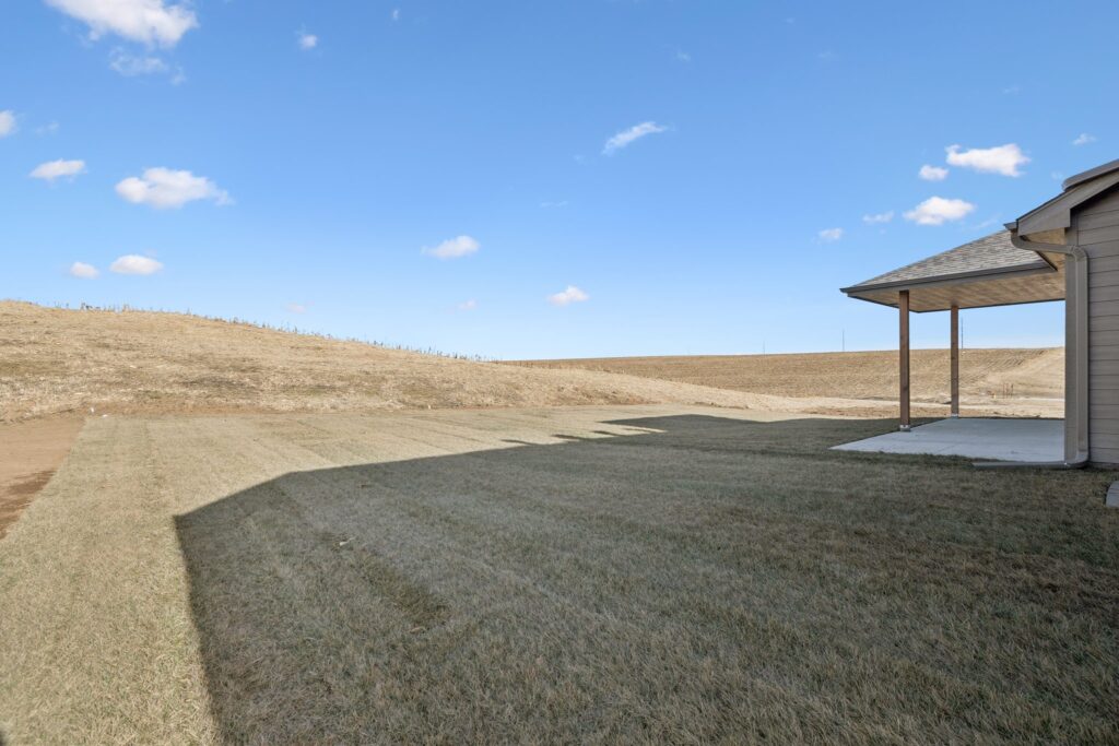 32-web-or-mls-7729 - 18410 Sycamore Dr_032