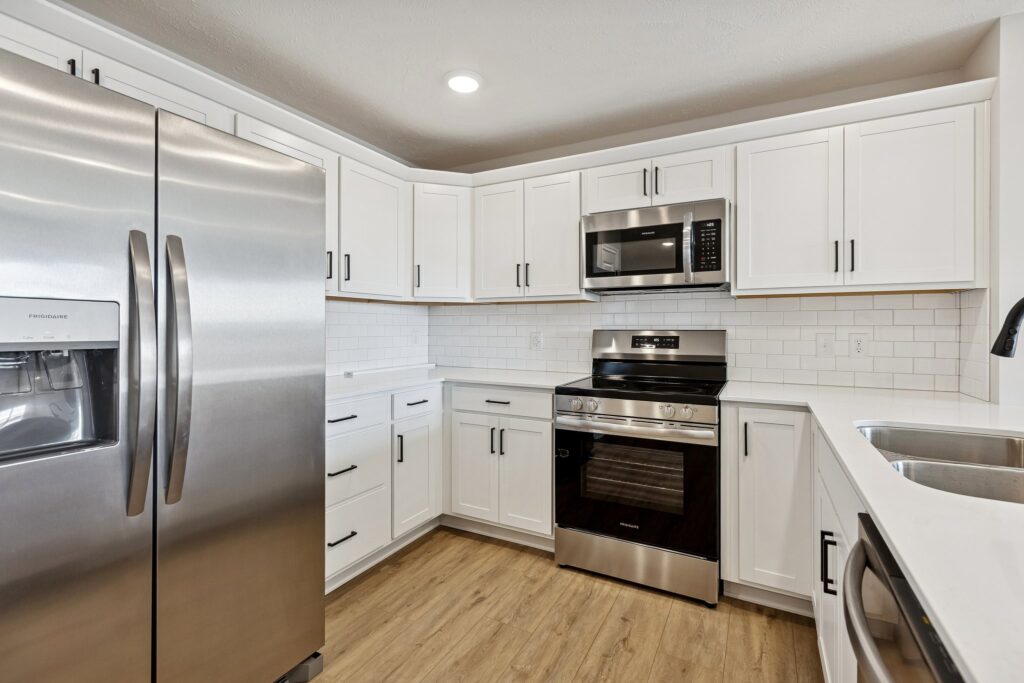 32-web-or-mls-7961 - 4715 E 21st Ave_007 (2)