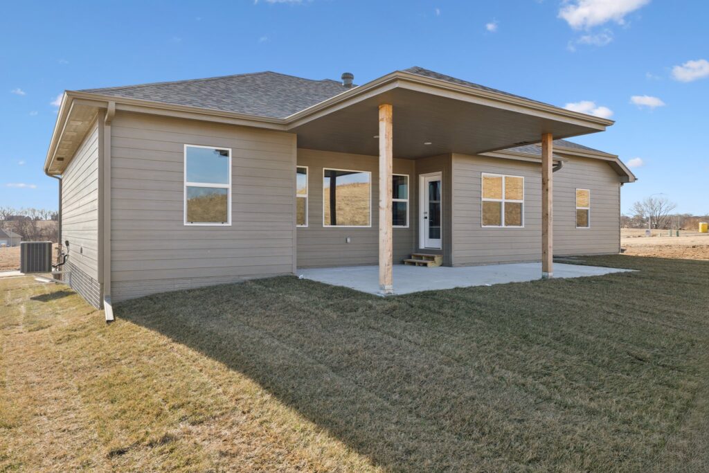 33-web-or-mls-7729 - 18410 Sycamore Dr_033