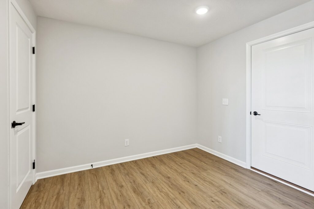 34-web-or-mls-7961 - 4715 E 21st Ave_009 (2)