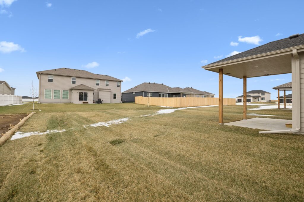 35-web-or-mls-7690 - 6320 N 207th St_035