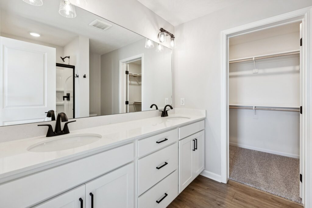 38-web-or-mls-7961 - 4715 E 21st Ave_013 (2)