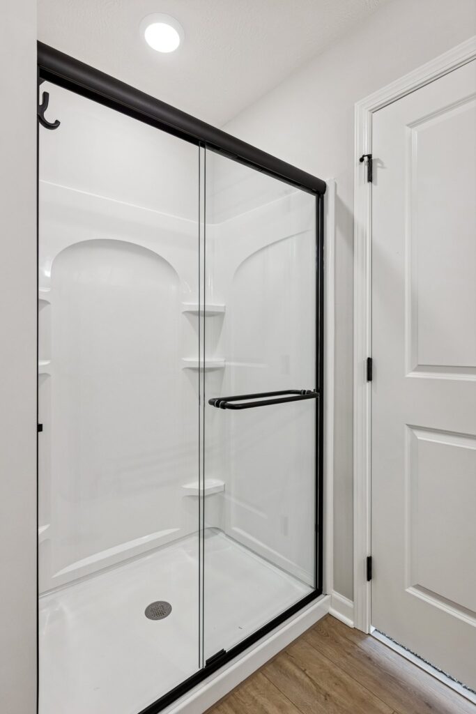 39-web-or-mls-7961 - 4715 E 21st Ave_014 (2)