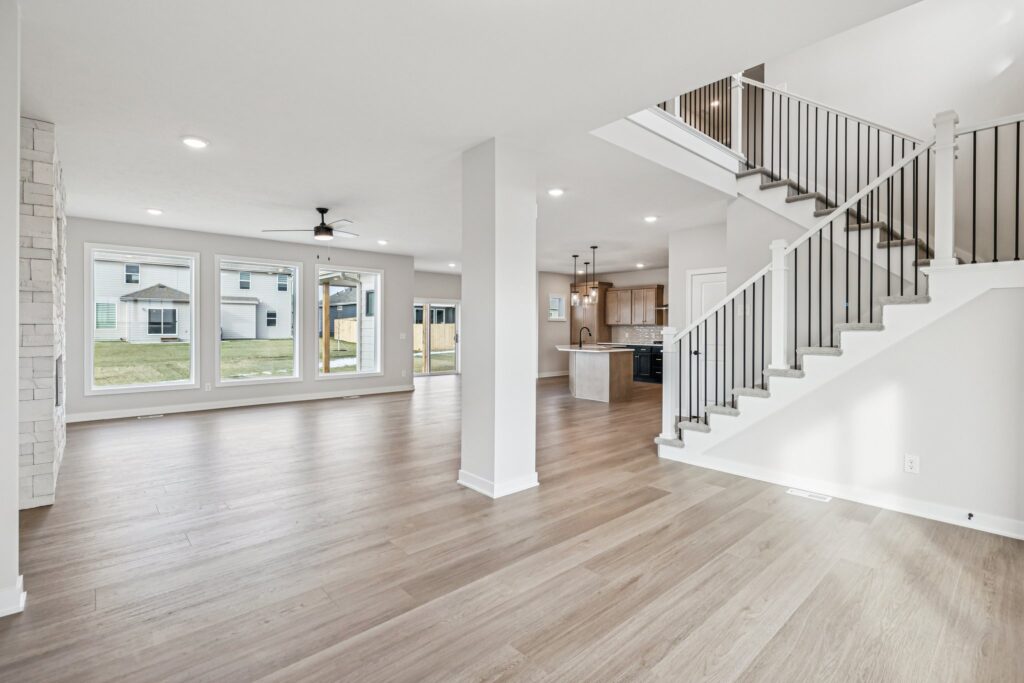 4-web-or-mls-7690 - 6320 N 207th St_004