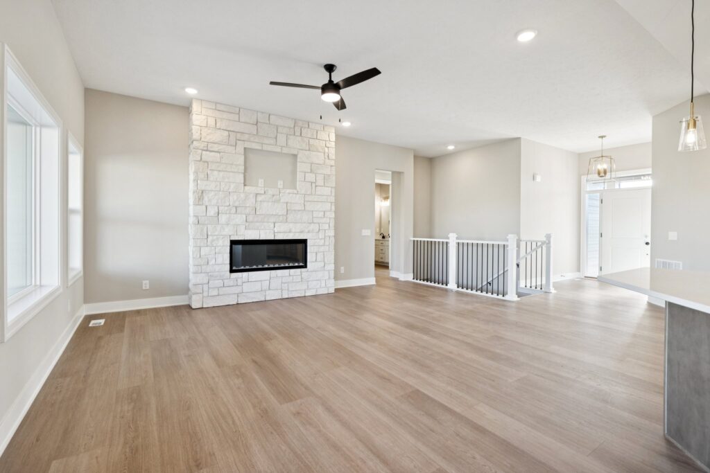 4-web-or-mls-7729 - 18410 Sycamore Dr_004