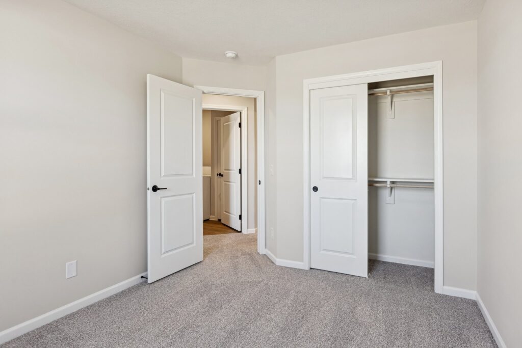 44-web-or-mls-7961 - 4715 E 21st Ave_019 (2)